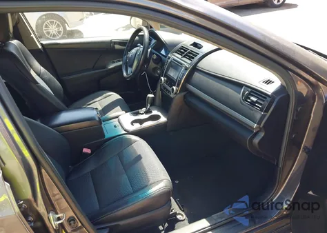 2014 Toyota Camry Se z USA, uszkodzony, nr VIN 4T1BF1FK2EU419498